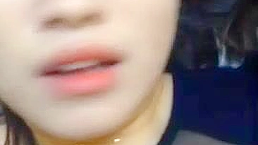 Japonesa se masturbando até a buceta peluda implorar por foda!