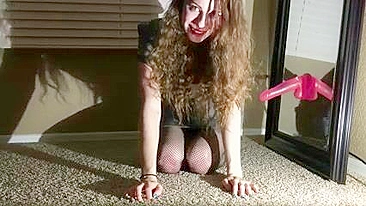 Masturbação com Brinquedos - Morena Amadora Fodendo Dildo de Meia e Calcinha