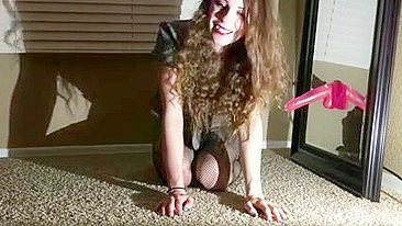 Masturbação com Brinquedos - Morena Amadora Fodendo Dildo de Meia e Calcinha