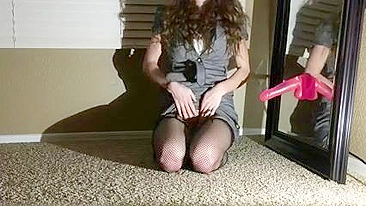 Masturbação com Brinquedos - Morena Amadora Fodendo Dildo de Meia e Calcinha