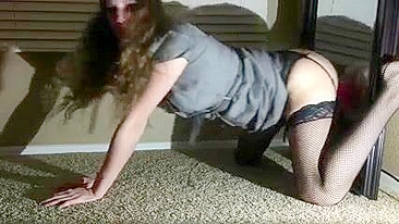 Masturbação com Brinquedos - Morena Amadora Fodendo Dildo de Meia e Calcinha