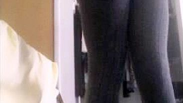 Negra Amadora Provoca com Peitões e Pernas Gostosas em Selfies Caseiras