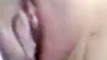 Britânica Paquistanesa Vadia Gozando Forte na Dedada Caseira