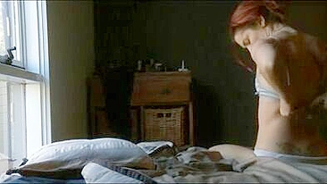 Ruivinha Adolescente Se Masturba Solo e Goza com Tudo!