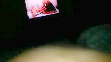 MILF Mamãe Enfiando Plug no Cu e Brincando com Vibrador