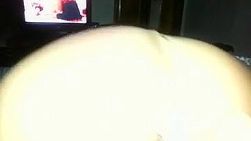 MILF Mamãe Enfiando Plug no Cu e Brincando com Vibrador