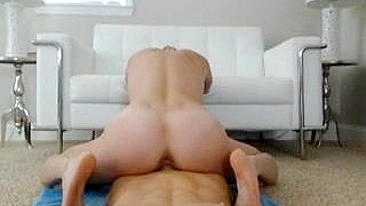 MILF Se Masturbando com Peitões e Consolo Fodendo Brinquedo Amador!