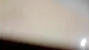 Novinha Asiática Miúda se Masturba com Consolo Grande em Selfie Caseira!