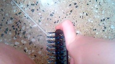 Amadora Se Masturba com Dildo e Buceta Cremosa em Vídeo Caseiro