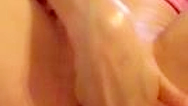 Asiática Morena em Masturbação Caseira com Fisting e Squirt!