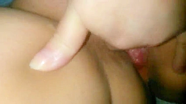 Amadora Gordinha em Masturbação Caseira com Gozada Espirrando