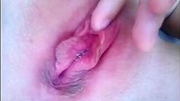 Loira gata sozinha se dedando e masturbando amador