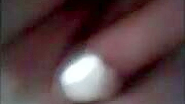 Morena Peituda Adolescente Tira Selfies e se Dedilha pro Prazer Máximo!