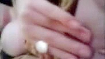 Morena Peituda Adolescente Tira Selfies e se Dedilha pro Prazer Máximo!