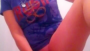 Mãe MILF se Masturba com Dildo em Vídeo Caseiro Amador