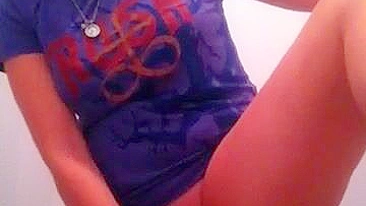 Mãe MILF se Masturba com Dildo em Vídeo Caseiro Amador