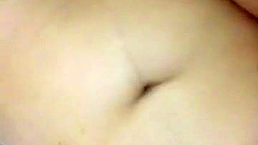 Novinha Latina de Peitos Naturais se Masturbando em Casa