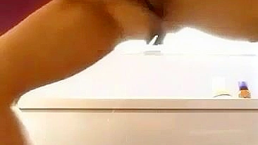 Amadora Magrinha de Pernas Longas Esguicha Muito no Consolo