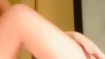 Beleza Asiática Amadora em Selfie de Masturbação com Peitões Gostosos