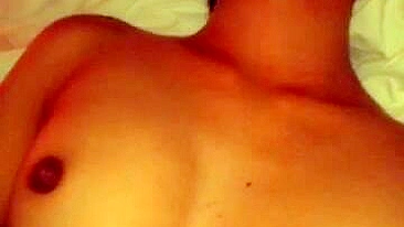 Amadora Asiática Latina Dedando até Orgasmo em Pornô Masturbação Caseira