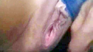 MILF Madura se Dedando de Lingerie Rendada