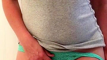 Morena Amadora em Striptease e Masturbação Caseira