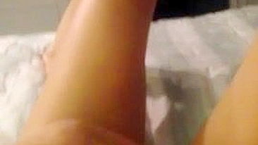 Orgasmo Caseiro de Masturbação Selfie Amadora Dedando até Gozar