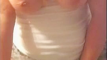 Cavalgada com Peitos Grandes, Mamilos Furados e Foda de Dildo