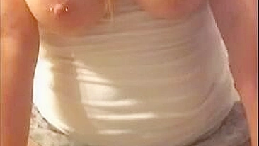 Cavalgada com Peitos Grandes, Mamilos Furados e Foda de Dildo