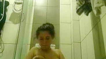 Morena da Facul Orgasmo Silencioso em Masturbação Caseira!