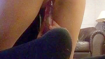 Masturbação no Cuzinho Apertado com Morena Miúda da Facul e Fetiche de Meias