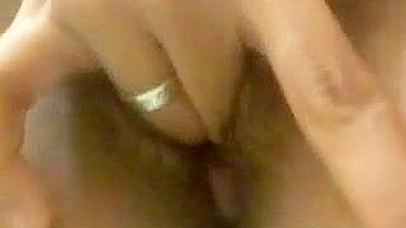 Asiática Amadora de Peitos Grandes Masturba Buceta Molhada e Cremosa