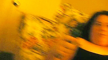 Gordinha Amadora Se Masturbando em Casa com Consolos e Brinquedos