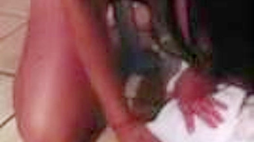 Namorada Amadora Kristina Se Masturba com Peitões e Dildo