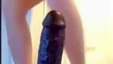 Masturbação Intensa com Consolos Gigantes - Vaqueira Amadora Fode Brinquedo Preto Enorme