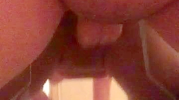 MILF Gordinha se Masturba com Dildos Grandes e Brinquedos em Estilo Cachorrinho