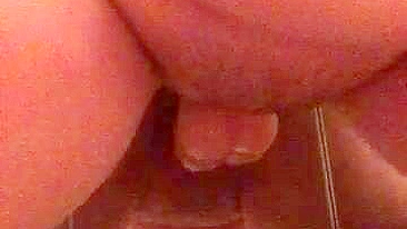 MILF Gordinha se Masturba com Dildos Grandes e Brinquedos em Estilo Cachorrinho