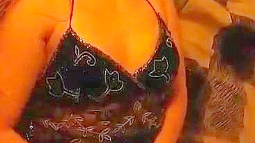 Paraíso da Masturbação - Gata Amadora Dedando e Gemendo com Plug no Cu!