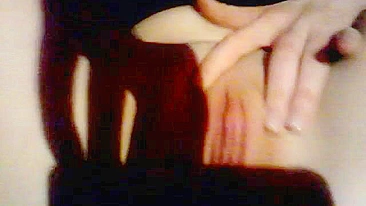 Amadora Esguicha com Vibrador no Orgasmo de Masturbação Caseira