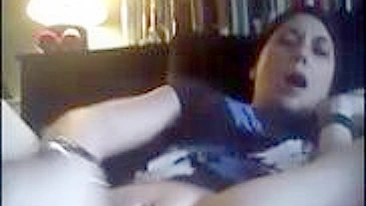 Masturbação Caseira com Brinquedos - Morena Amadora Gozando Forte!