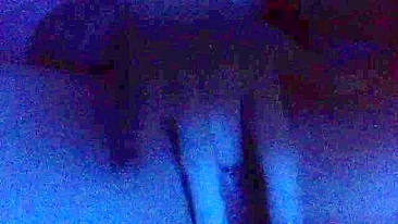 Morena Amadora Dedando Peitos Grandes e Esfregando a Buceta na Masturbação