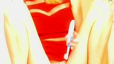 Loira Amadora Fodendo com Consolo e Esguichando no Orgasmo