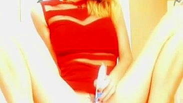 Loira Amadora Fodendo com Consolo e Esguichando no Orgasmo