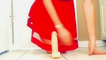 Loira Amadora Fodendo com Consolo e Esguichando no Orgasmo