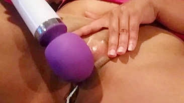 Amadora Putinha Se Masturbando em Casa com Dildo até Gozar