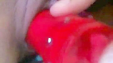 Amadora se Masturba com Calcinha Molhada e Consolo