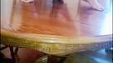 MILF Gozando com Dildo Preto Grande - Caseiro Amador