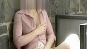 MILF Mamãe Amadora se Dedando de Meia-Calça!