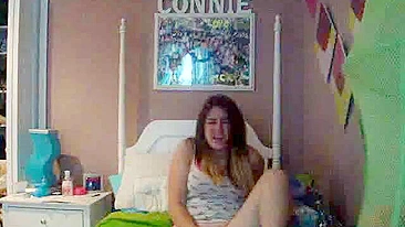 Adolescente Gordinha Universitária se Masturbando em Casa com Vibrador e Gozando