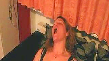 MILF Alemã Gozando com Brinquedo em Masturbação Caseira!